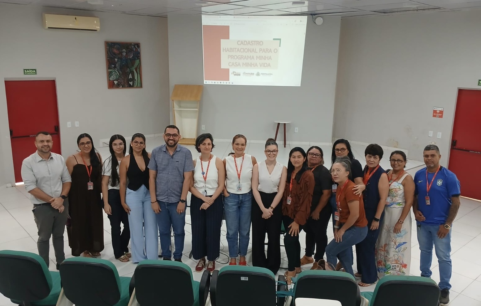 Os participantes da capacitação posam para a foto
